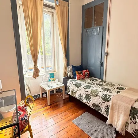 Quarto em Acomodações Particulares Cost Single *